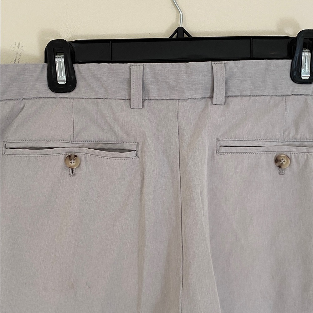 Taylor Byrd light gray flat front performance shorts Sz 36 8 inseam - Picture 4 of 10